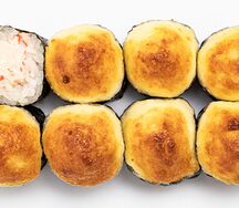 Запеченный мини-ролл с крабом