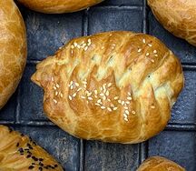 Пирожок с яйцом и зелёным луком