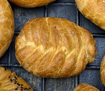 Пирожок с капустой и яйцом