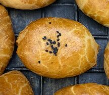 Пирожок с картофелем и жареным луком