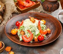 Цезарь с тигровыми креветками