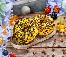 Донат с банановой глазурью Фантазия