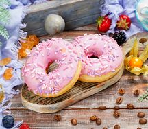 Донат с розовой глазурью Фантазия