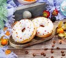 Донат с глазурью и конфетти Фантазия