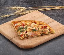 Пицца с индейкой (один кусок)