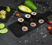 Мини-ролл с лососем