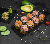 Теплый ролл с лососем и тунцом