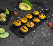 Ролл запеченный с мидиями