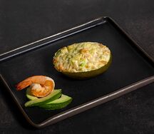 Авокадо, запеченное с креветками