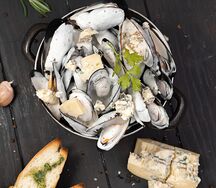 Мегасет Блю чиз с багетом и картошкой фри