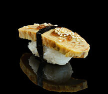 Суши тамаго маки