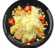 Салат Цезарь с курицей