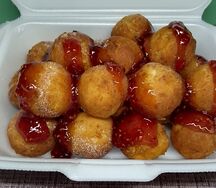 Пончики с клубничным джемом