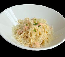 Спагетти с креветками в сливочно-ореховом соусе