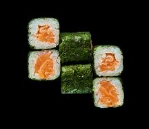 Ролл с лососем