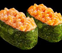 Спайси лосось суши