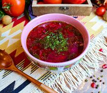 Борщ с мясом и сметаной