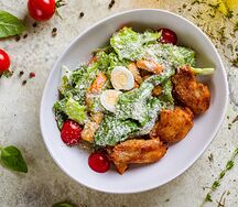 Салат Цезарь с курицей