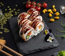 Lux ролл Канада с лососем фирменный Дракон