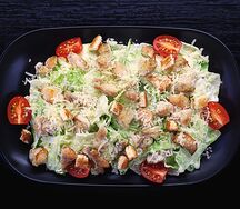 Салат Цезарь с курицей