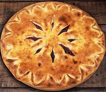 Пирог с малиной и вишней