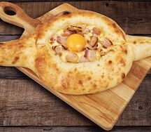 Хачапури по-аджарски с беконом