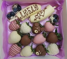 Набор из клубники, голубики, бананов в шоколаде, 17шт