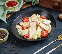 Салат Цезарь с курицей
