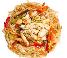 Удон с овощами и курицей терияки