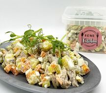Столичный салат с копчёным цыплёнком