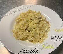 Паста Фарфалле с курицей и трюфельным маслом