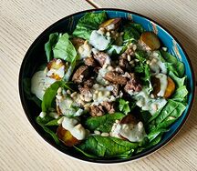 Салат с куриной печенью и сыром Раклет