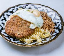 Бифштекс с яйцом