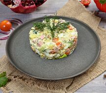 Оливье с колбасой