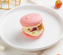Макарон Клубничный чизкейк