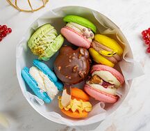 Макарон ассорти в подарочный коробке