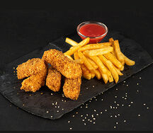 Наггетсы и стрипсы куриные с фри