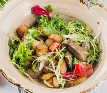 Салат с куриной печенью
