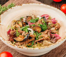 Салат теплый с говядиной и баклажанами