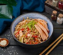 Вок с лососем