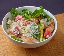 Салат Цезарь с цыпленком