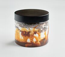 Банофи с соленой карамелью и шоколадной крошкой