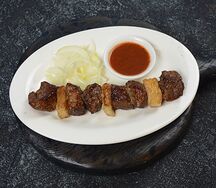 Шашлык из говядины с фирменным соусом
