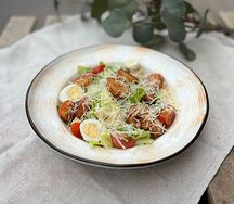 Салат Цезарь с креветками