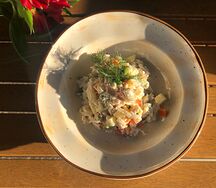 Салат Оливье с куриным мясом