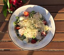 Салат Цезарь с курицей