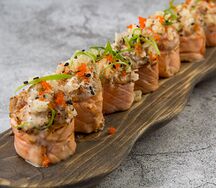 Опаленный ролл с креветкой