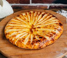 Пирог осетинский с сыром и зеленью