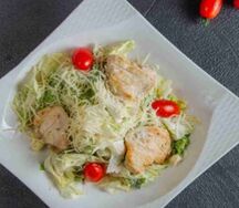 Салат Цезарь с курицей