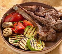 Каре баранины на гриле с овощами